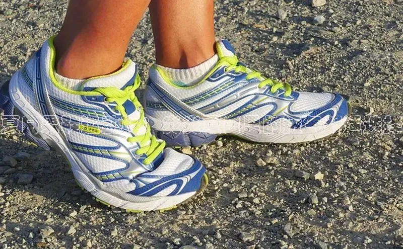 米兰app官网登录京东夏日男鞋运动鞋：炎炎夏日里的透气舒适选择