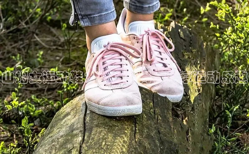 米兰app官网登录字节跳动山姆女运动鞋：舒适时尚，尽享运动乐趣