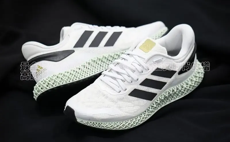 米兰app官方app下载百度集团最全增高运动鞋和拖鞋指南：舒适又时尚的增
高选择