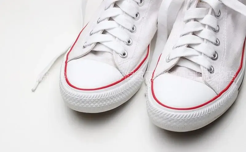 夏日潮流：2025年度女子运动鞋的创新与时尚趋势